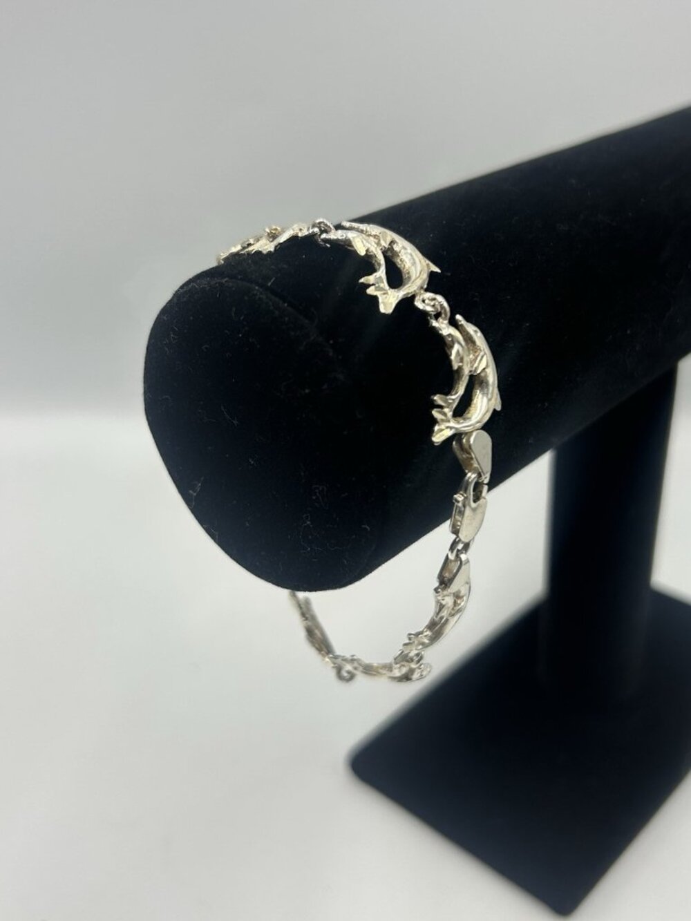 Vintage 8.5 Sterling Silver .925 Leaping Dolphins Link Charm Bracelet